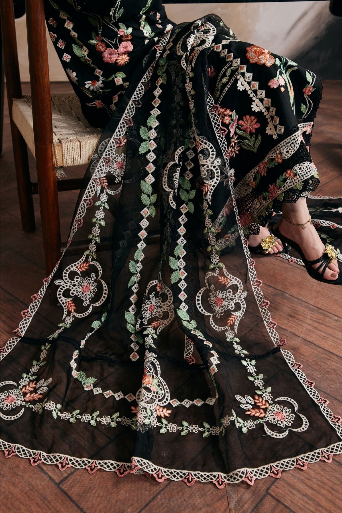 Gul Meena - Dhanak 3-Piece Unstitched Embroidered Suit