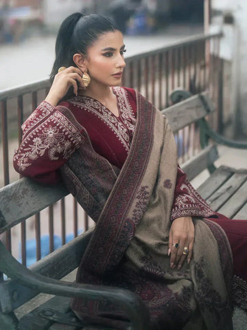 IZEL Premium Embroidered Lawn 3-Piece Suit